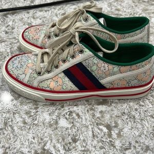 Ladies Gucci sneakers size 6 like new worn once